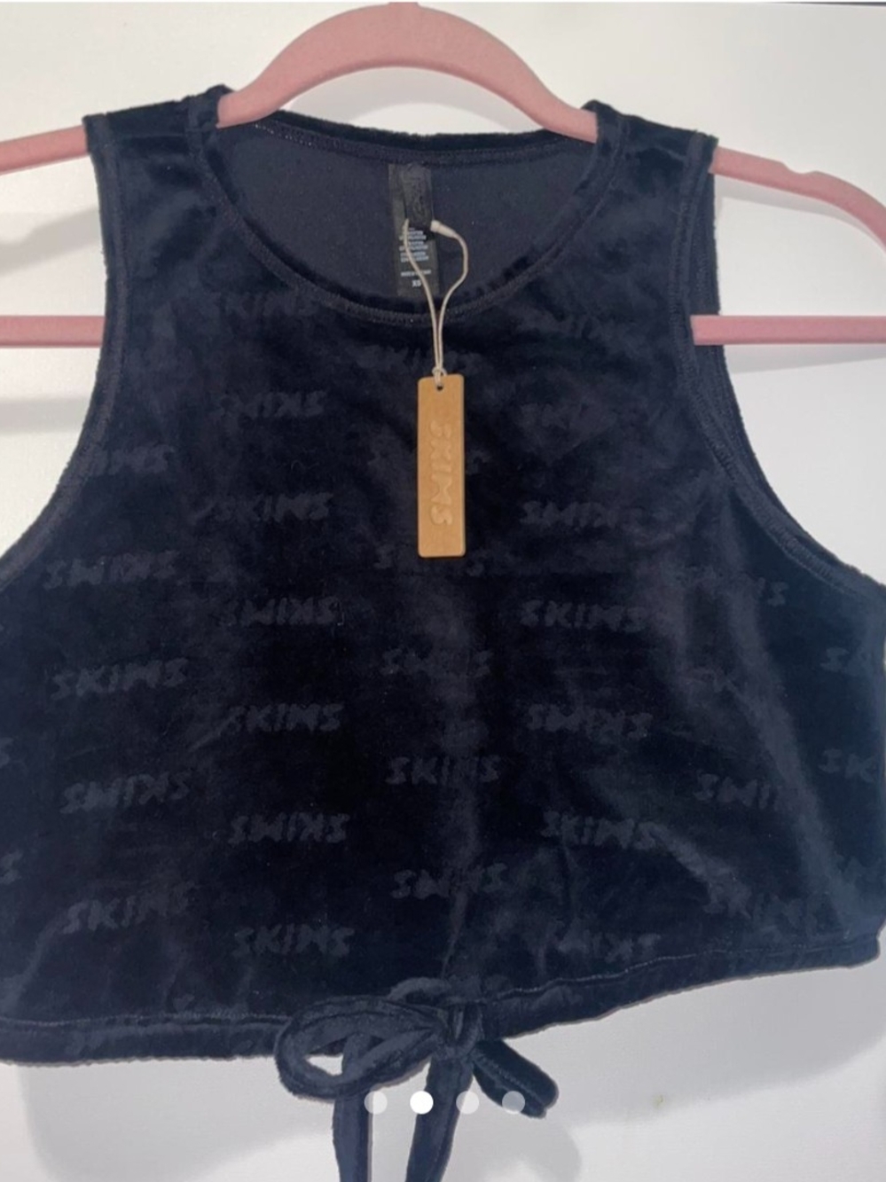 Skims Women's Black Velvet Crop Tank with Drawstring And Sweatpants Set